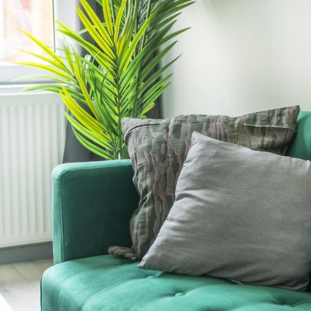 Stanion Luxurious 3 Bedroom Modern House Northamptonshire, Double, Twins, Single, Free Parking, Free Wi-Fi, Pets, Up To 8 Sleeps, 4 Smart Tvs Corby Exterior foto