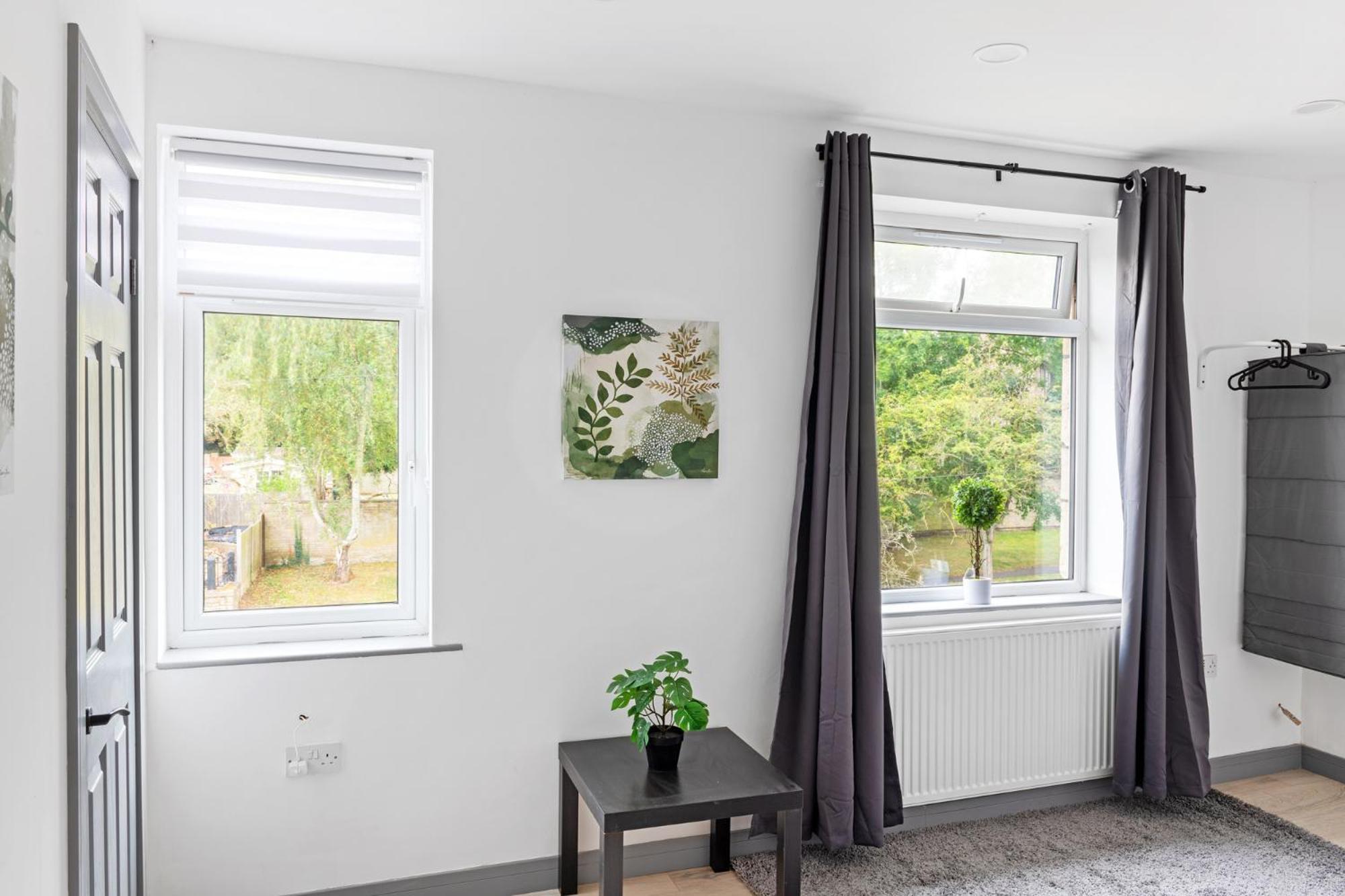 Stanion Luxurious 3 Bedroom Modern House Northamptonshire, Double, Twins, Single, Free Parking, Free Wi-Fi, Pets, Up To 8 Sleeps, 4 Smart Tvs Corby Exterior foto