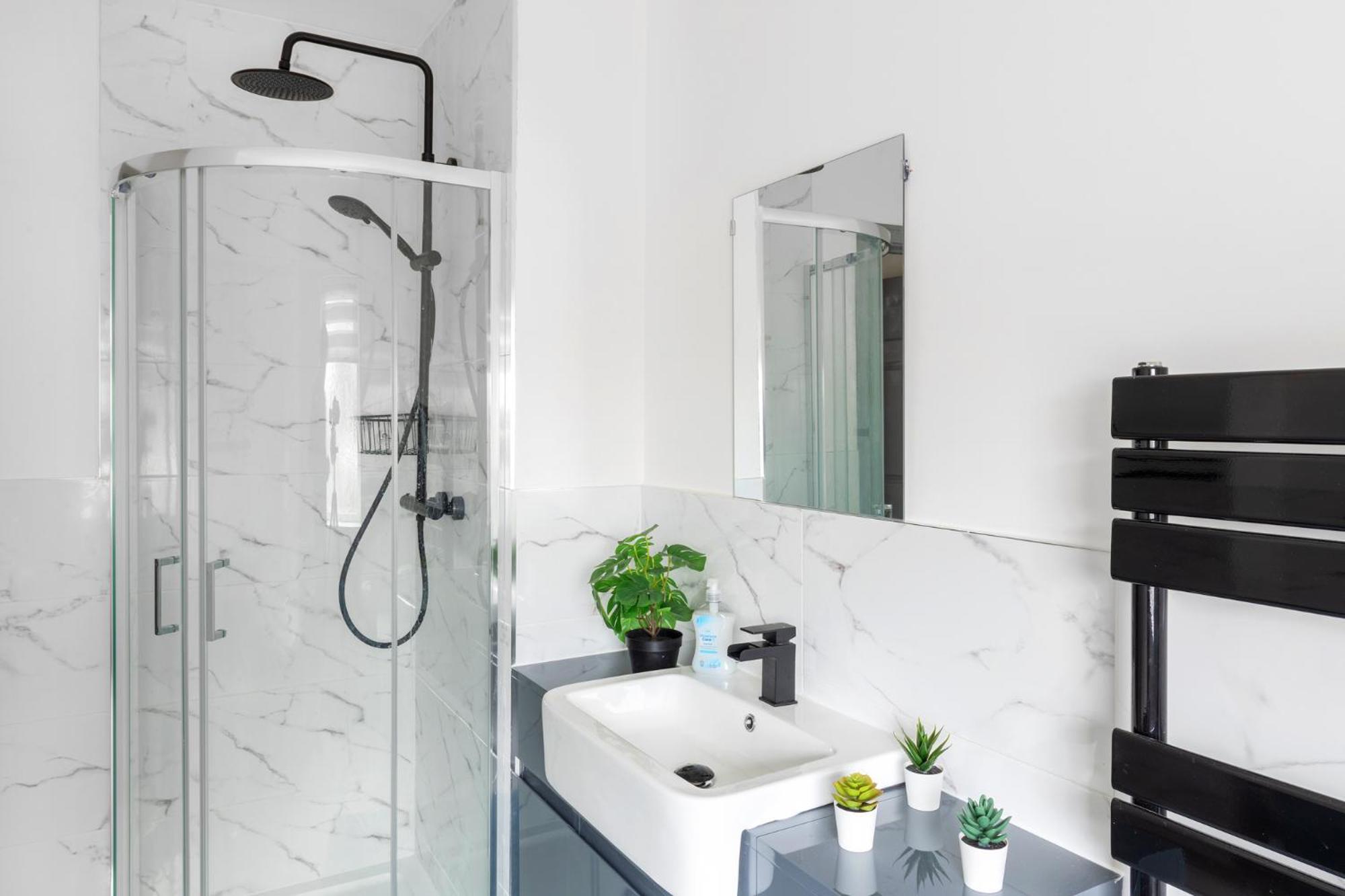 Stanion Luxurious 3 Bedroom Modern House Northamptonshire, Double, Twins, Single, Free Parking, Free Wi-Fi, Pets, Up To 8 Sleeps, 4 Smart Tvs Corby Exterior foto