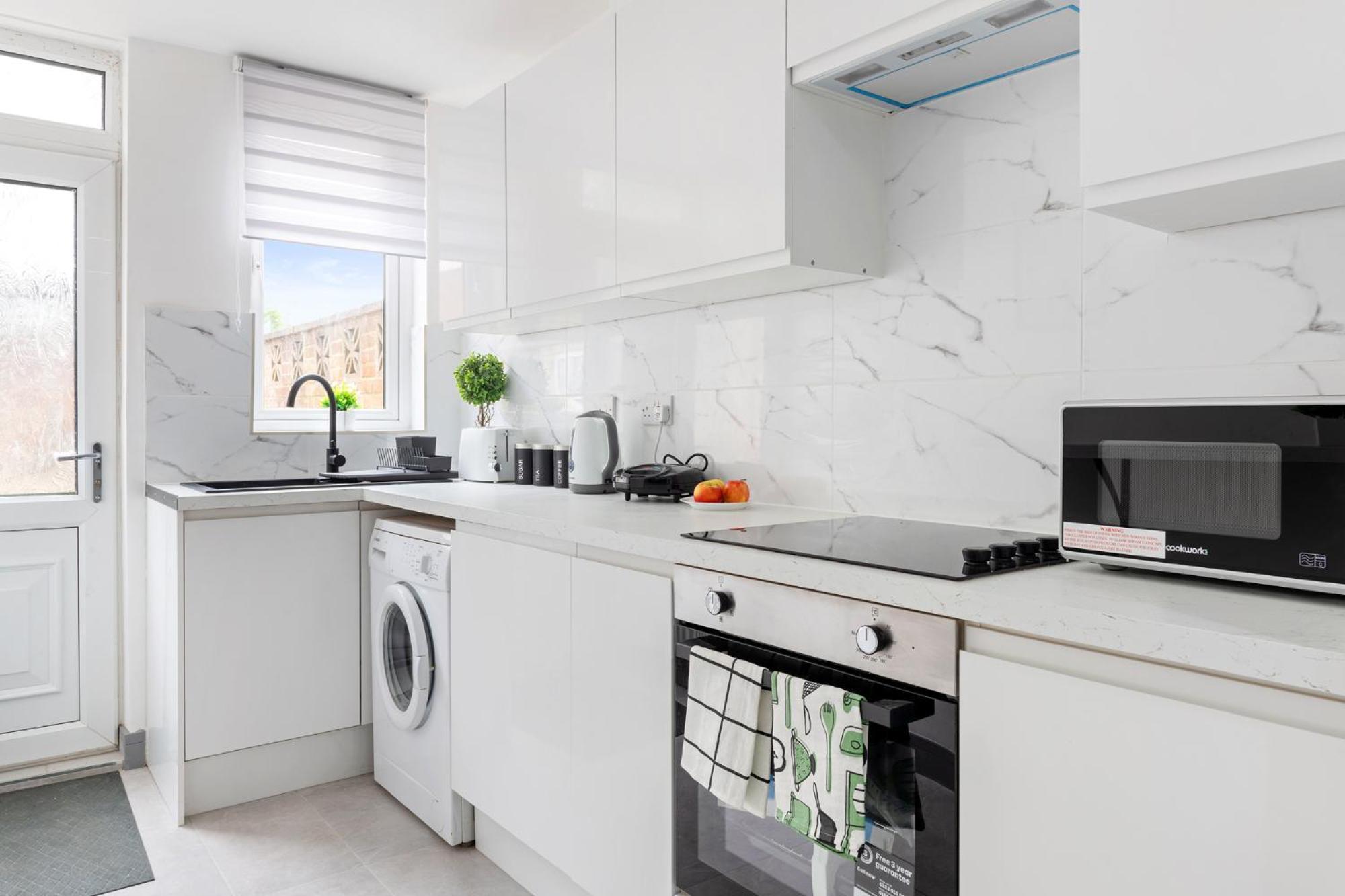 Stanion Luxurious 3 Bedroom Modern House Northamptonshire, Double, Twins, Single, Free Parking, Free Wi-Fi, Pets, Up To 8 Sleeps, 4 Smart Tvs Corby Exterior foto