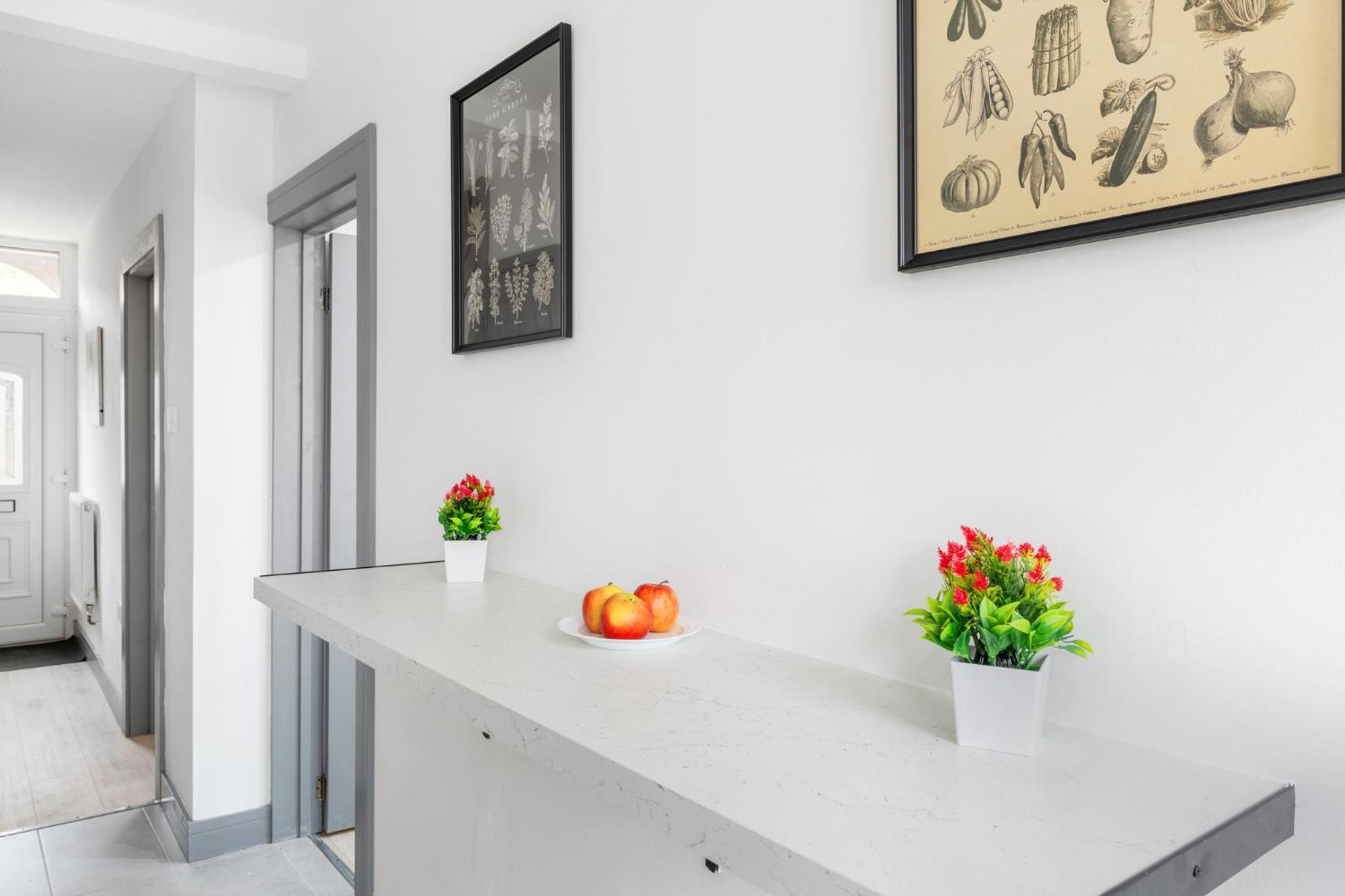Stanion Luxurious 3 Bedroom Modern House Northamptonshire, Double, Twins, Single, Free Parking, Free Wi-Fi, Pets, Up To 8 Sleeps, 4 Smart Tvs Corby Exterior foto