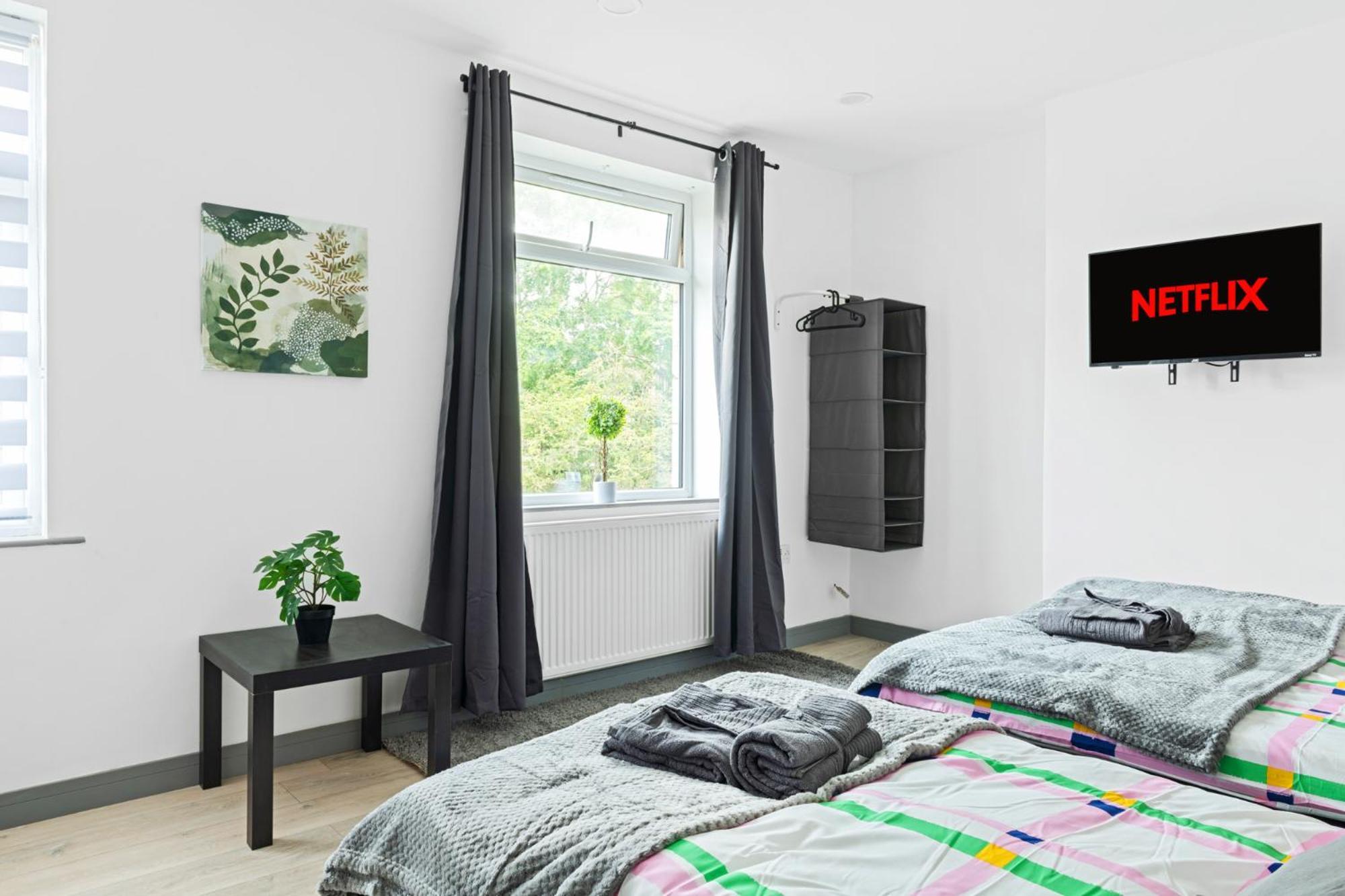 Stanion Luxurious 3 Bedroom Modern House Northamptonshire, Double, Twins, Single, Free Parking, Free Wi-Fi, Pets, Up To 8 Sleeps, 4 Smart Tvs Corby Exterior foto
