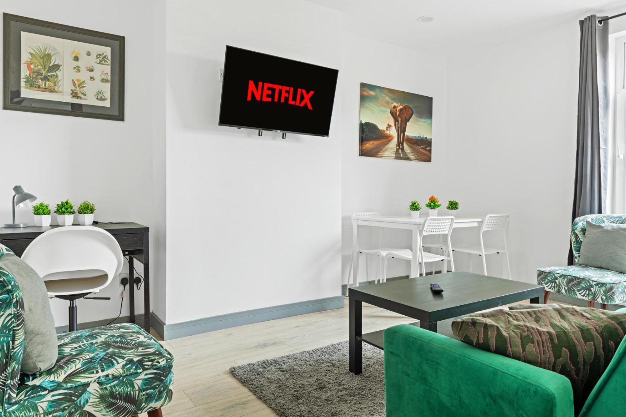 Stanion Luxurious 3 Bedroom Modern House Northamptonshire, Double, Twins, Single, Free Parking, Free Wi-Fi, Pets, Up To 8 Sleeps, 4 Smart Tvs Corby Exterior foto